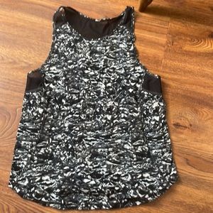 LULULEMON size 4!! black and white tank top with mesh